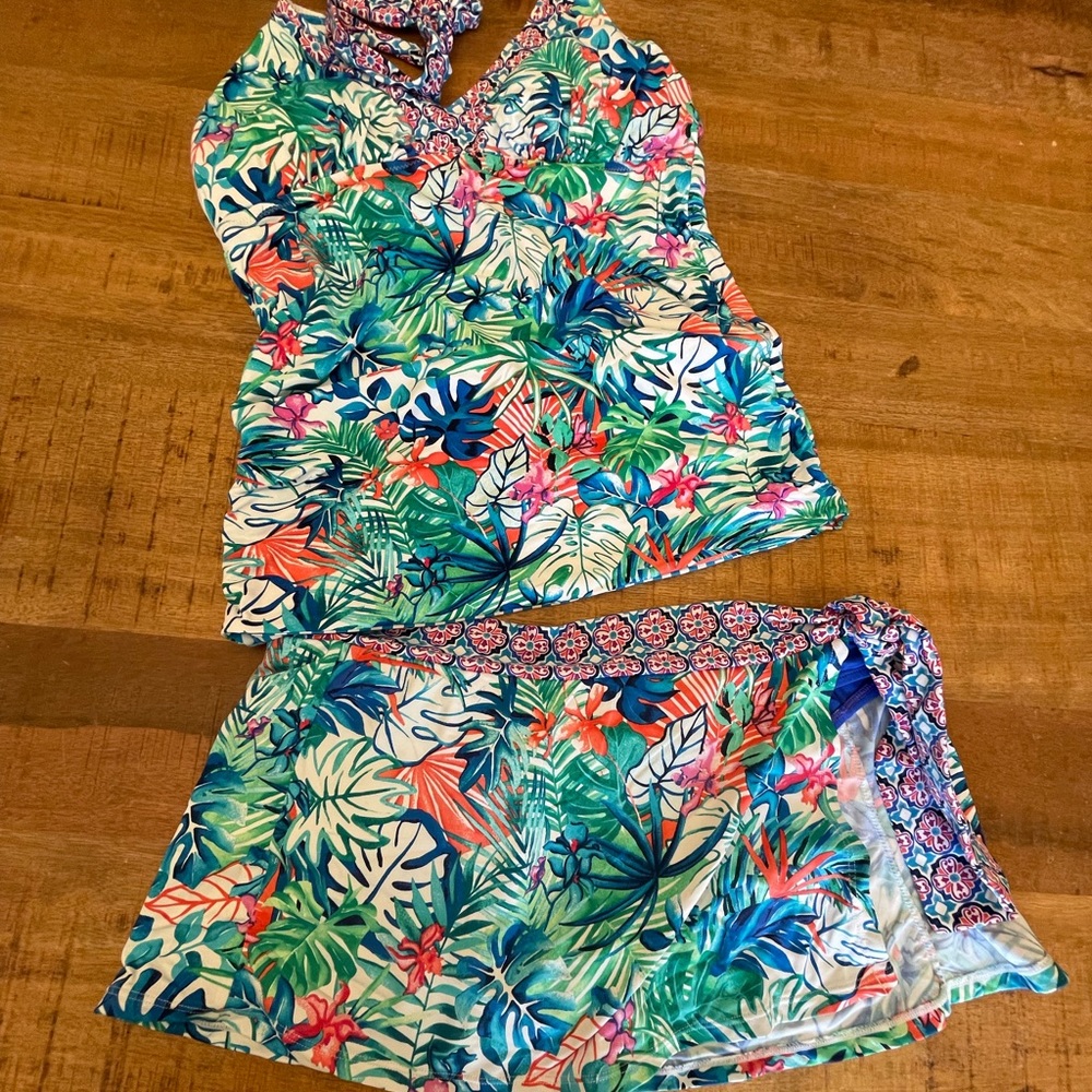 Tommy Bahama two piece bathing suit women’s XL gorgeous! Tankini/skorts Flowers